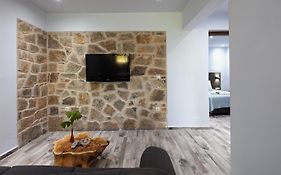 Green View Studios & Apartments
